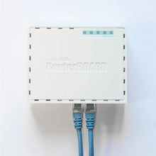 Kép betöltése a galériamegjelenítőbe: MikroTik RB750Gr3 Hex ROS 5-Port Mini Router 5x1000Mbps Ports RouterOS L4
